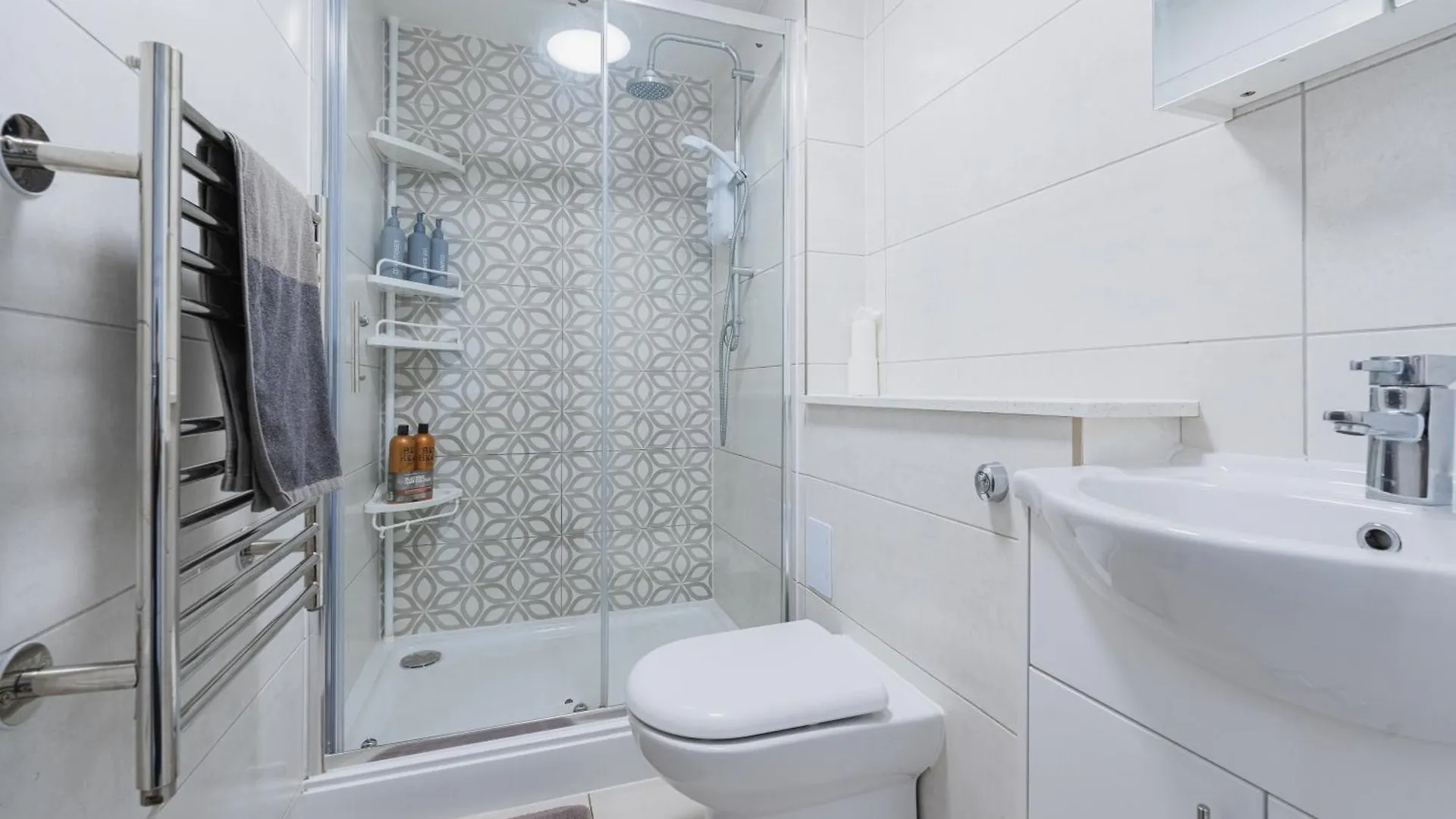 Apartment Brand New Luxe Two Bedroom Flat! Excellent Wifi Cardiff United Kingdom