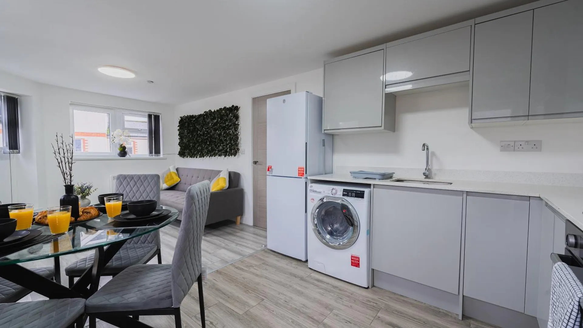 Brand New Luxe Two Bedroom Flat! Excellent Wifi Cardiff