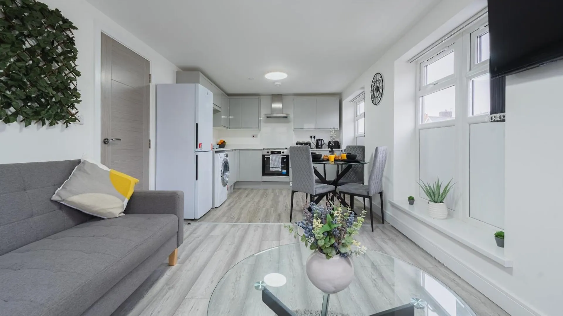 Brand New Luxe Two Bedroom Flat! Excellent Wifi Cardiff United Kingdom