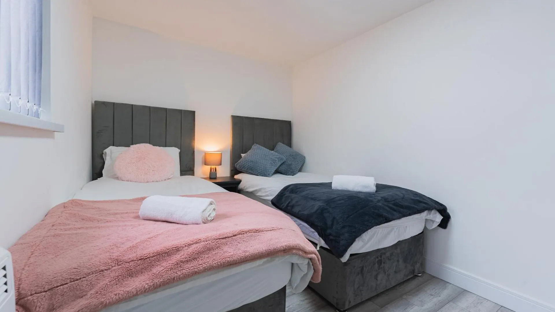 Brand New Luxe Two Bedroom Flat! Excellent Wifi Cardiff Apartment
